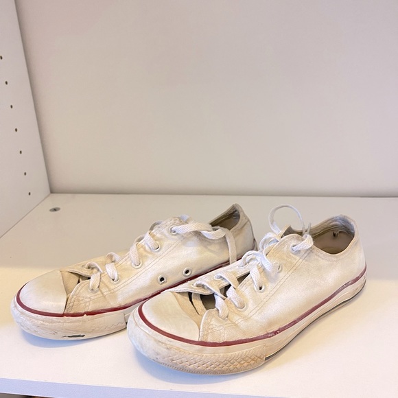 White converse - Picture 2 of 3